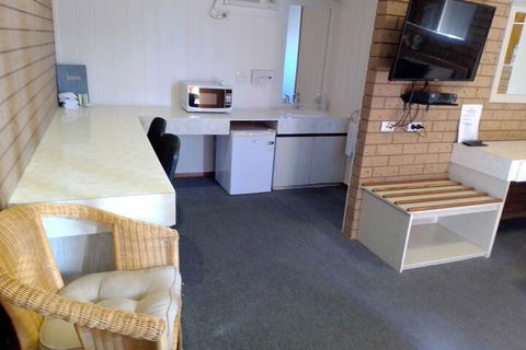 Country Home Motor Inn - Tourism TAS 3