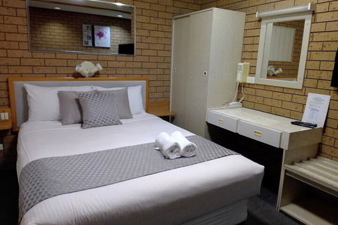 Country Home Motor Inn - Tourism TAS 7
