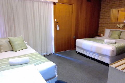 Country Home Motor Inn - Tourism TAS 4