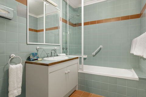 Quest Waterfront Serviced Apartments - Tourism TAS 6
