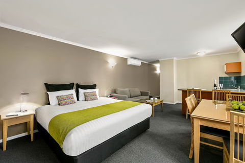 Quest Waterfront Serviced Apartments - Tourism TAS 5
