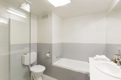 Old Woolstore Apartment Hotel - Tourism TAS 4