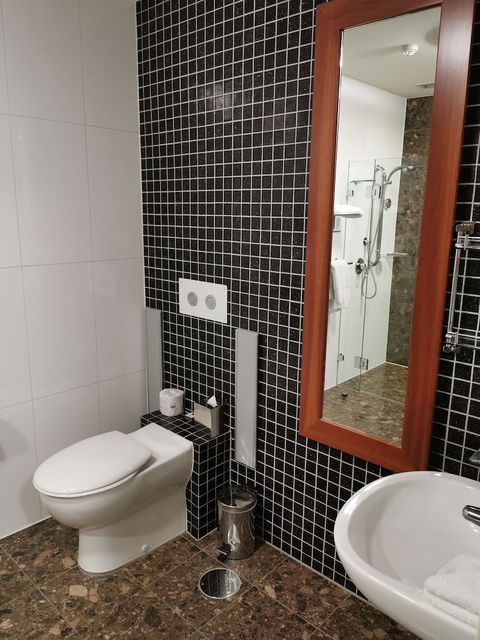 Majestic Roof Garden Hotel - Tourism TAS 6