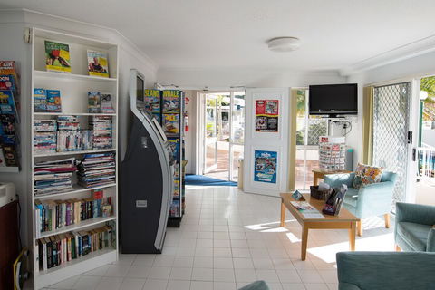 Golden Shores Holiday Club - Tourism TAS 4