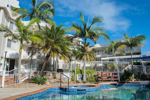 Golden Shores Holiday Club - Tourism TAS 2