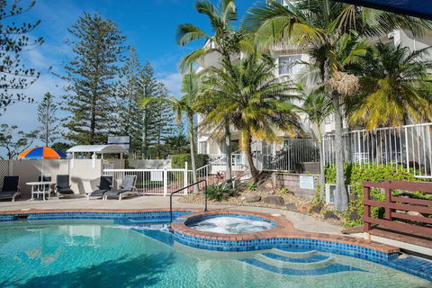 Golden Shores Holiday Club - Tourism TAS 3