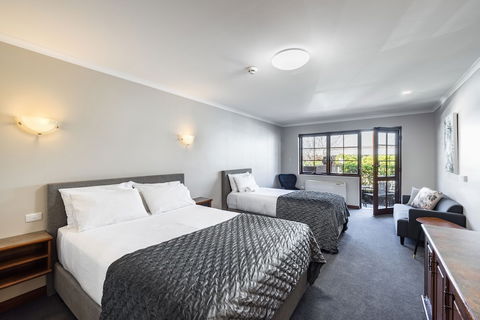 Adelaide Inn - Tourism TAS 5