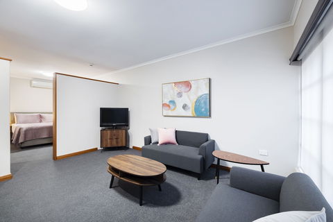 Adelaide Inn - Tourism TAS 1