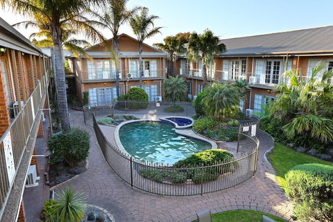 Quality Hotel Melbourne Airport - Tourism TAS 1