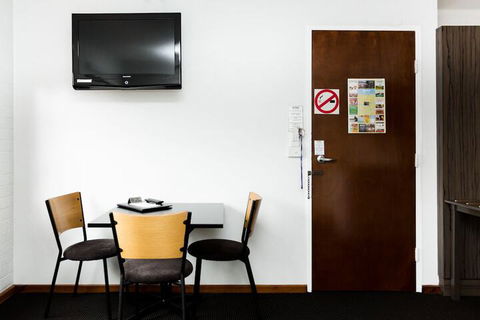 Bay Hotel Apartments - Tourism TAS 3