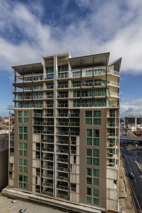 Oaks Adelaide Horizons Suites - Tourism TAS 3