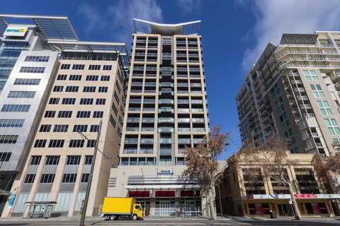 Oaks Adelaide Horizons Suites - Tourism TAS 5
