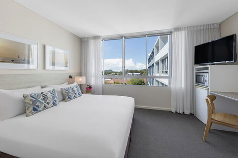 Oaks Nelson Bay Lure Suites - Tourism TAS 7