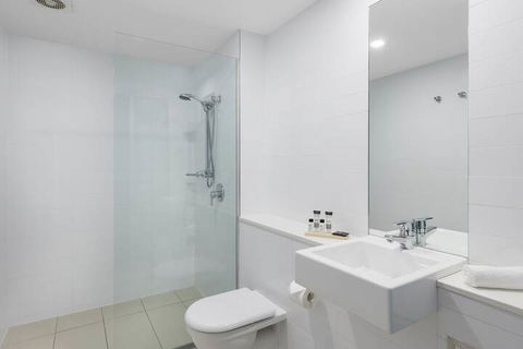 Oaks Nelson Bay Lure Suites - Tourism TAS 5