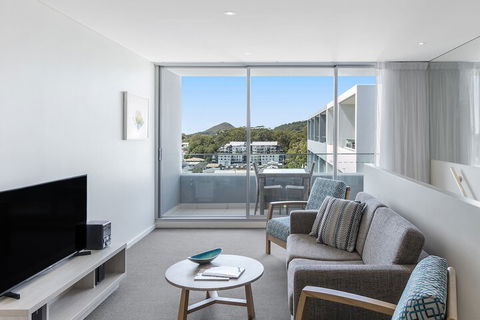Oaks Nelson Bay Lure Suites - Tourism TAS 4