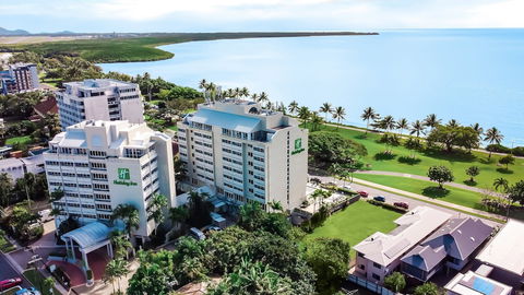 Holiday Inn Cairns Harbourside, An IHG Hotel - Tourism TAS 1