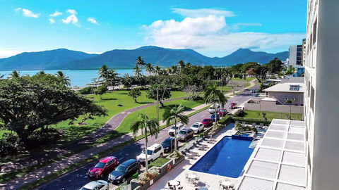 Holiday Inn Cairns Harbourside, An IHG Hotel - Tourism TAS 0