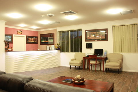Country Plaza Queanbeyan - Hobart Tourism 4