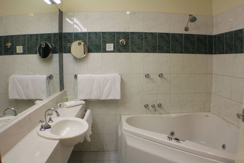 Gateway On Monash Boutique Hotel - Tourism TAS 6