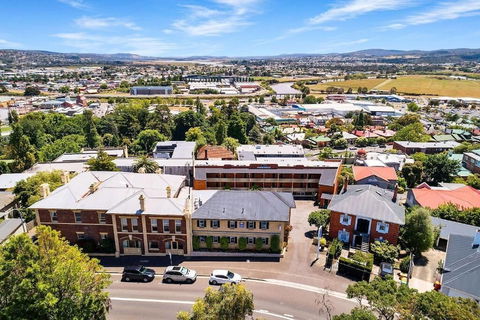 Coach House Launceston - Tourism TAS 1