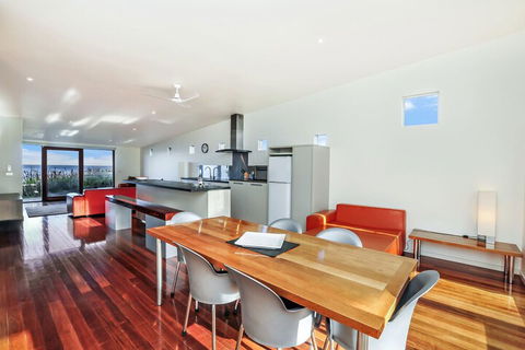 Hearns Beachside Villa 4 - Tourism TAS 1