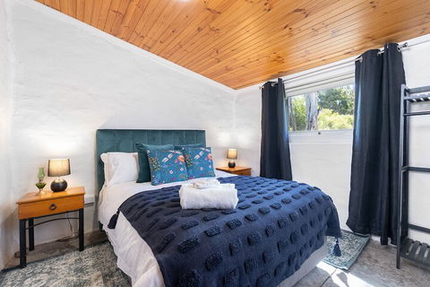 Reillys Wines Heritage Cottages - Tourism TAS 5
