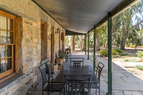 Reillys Wines Heritage Cottages - Tourism TAS 2