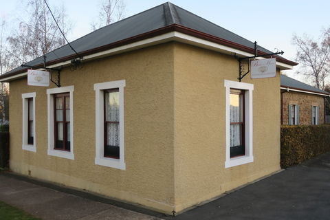 Blakes Manor Self Contained Heritage Accommodation - Tourism TAS 3