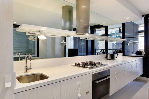Corporate Keys Lilli Apartments - Tourism TAS 5