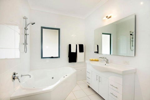 The Beach Townhouse - Hobart Tourism 2