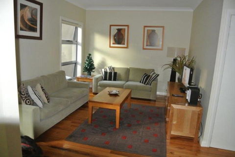 The Beach Townhouse - Hobart Tourism 3