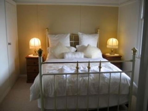 Bloomsbury Cottage - Hobart Tourism 6