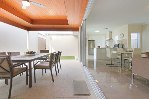 Anastasia Villa - Hobart Tourism 3