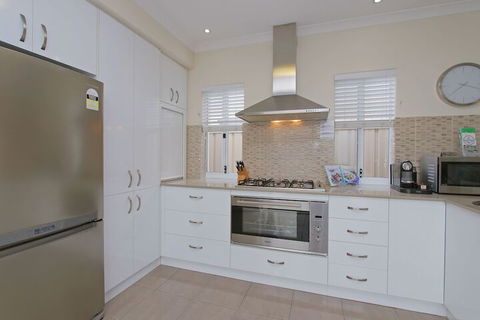 Anastasia Villa - Hobart Tourism 7