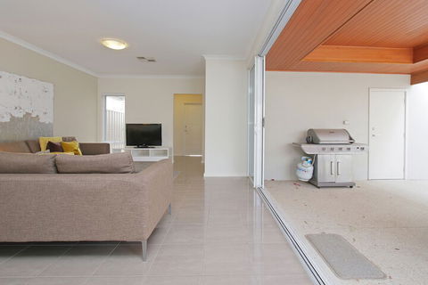 Anastasia Villa - Hobart Tourism 4