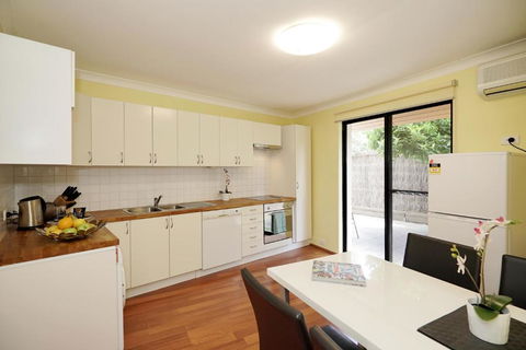 Swanriver Applecross Shortstays - Hobart Tourism 3