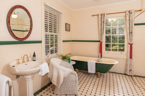 ARCADIA - The Barn Cottage & Rosehill Cottage - Hobart Tourism 6