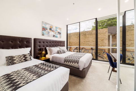 Whitehorse Apartment Hotel - Tourism TAS 5