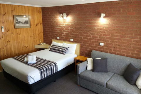 Country Mile Motor Inn - Tourism TAS 7