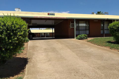 Country Mile Motor Inn - Tourism TAS 1