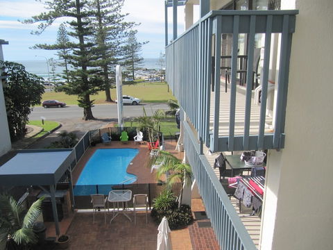 Beach House Holiday Apartments - Hobart Tourism 3