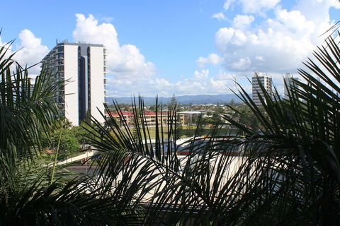 BUNK Backpackers Surfers Paradise - Hostel - Hobart Tourism 1