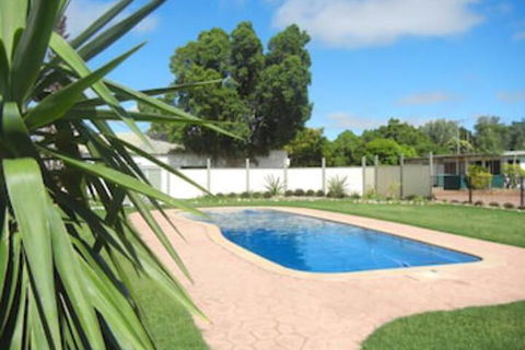 Longreach Tourist Park Caravan Park - Tourism TAS 0