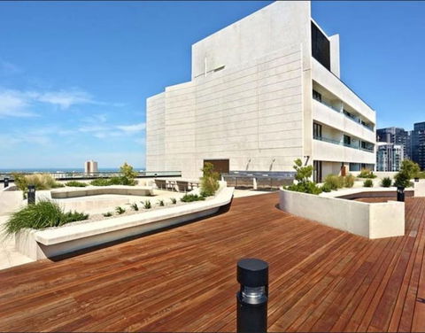 StayCentral - NGV Arts Centre Retreat - Tourism TAS 5