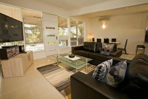 Beach House Apartments - Hobart Tourism 3