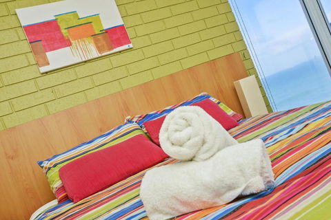 South Seas Beachfront Apartments - Tourism TAS 3