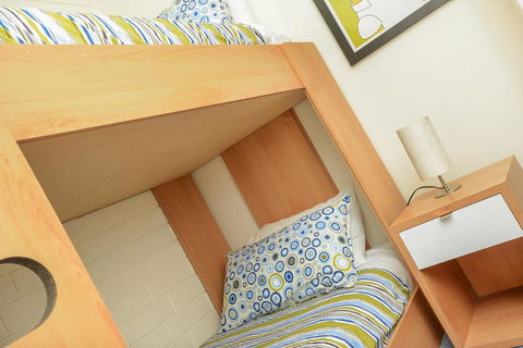 South Seas Beachfront Apartments - Tourism TAS 4