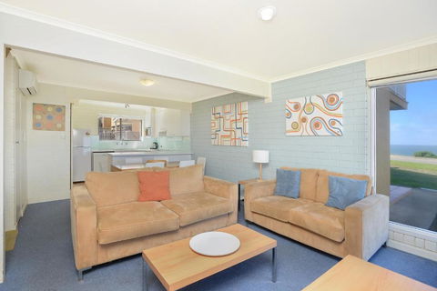 South Seas Beachfront Apartments - Tourism TAS 2