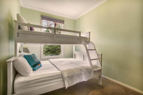 Country House Retreat - Hobart Tourism 1