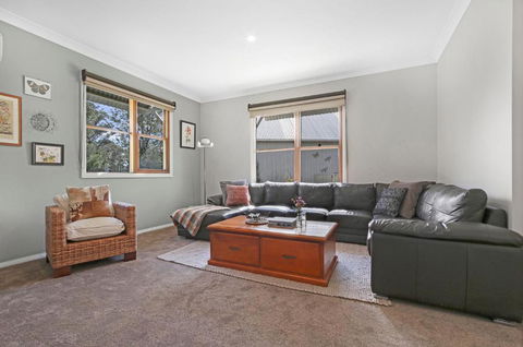 Country House Retreat - Hobart Tourism 3